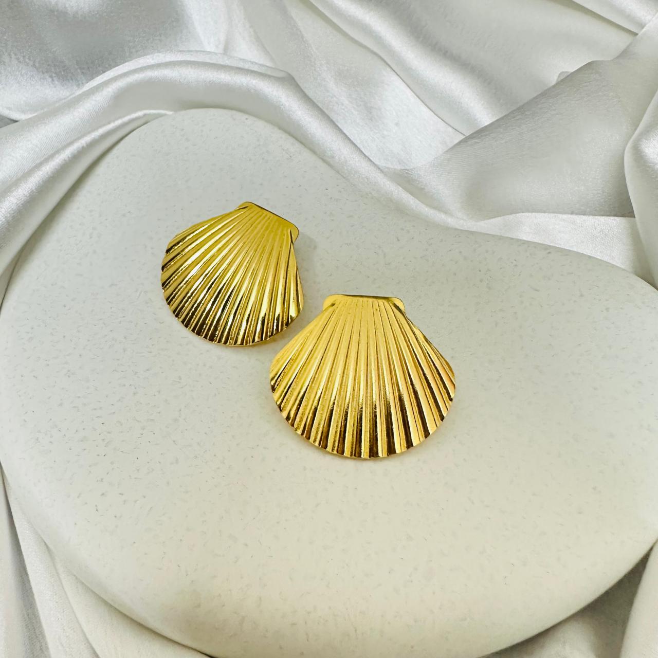 18K Gold Plated Shell Luxe Studs